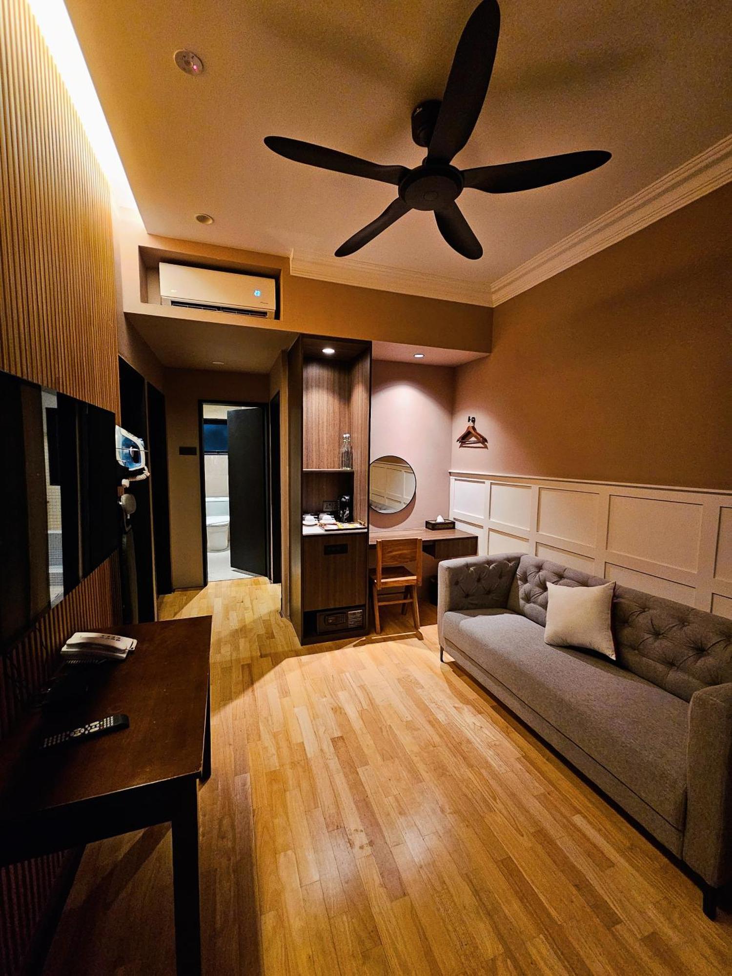 The Palm Suite At Lava Mansion George Town Buitenkant foto