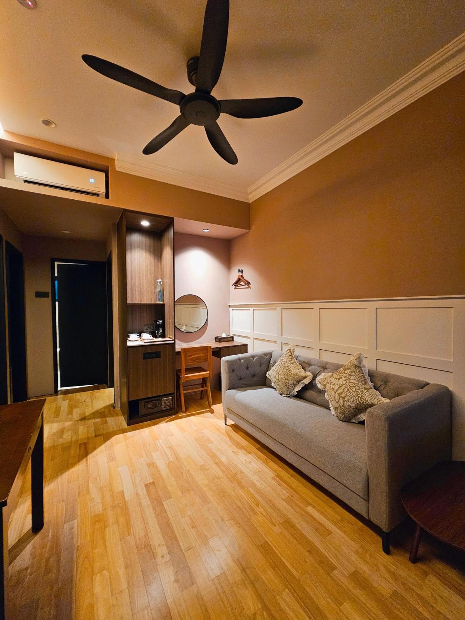 The Palm Suite At Lava Mansion George Town Buitenkant foto